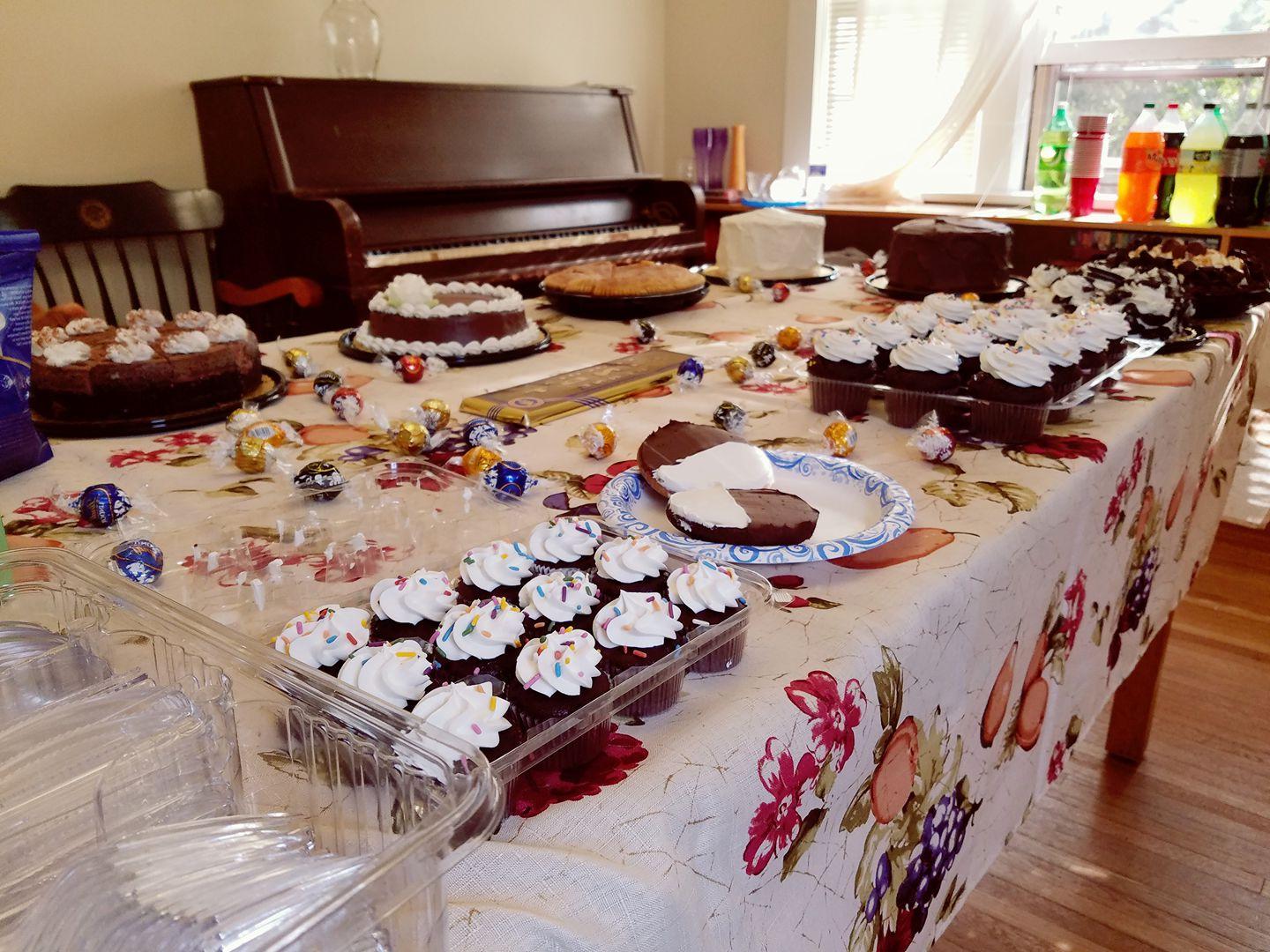 餐厅 room table set for Death By Chocolate Celebration.